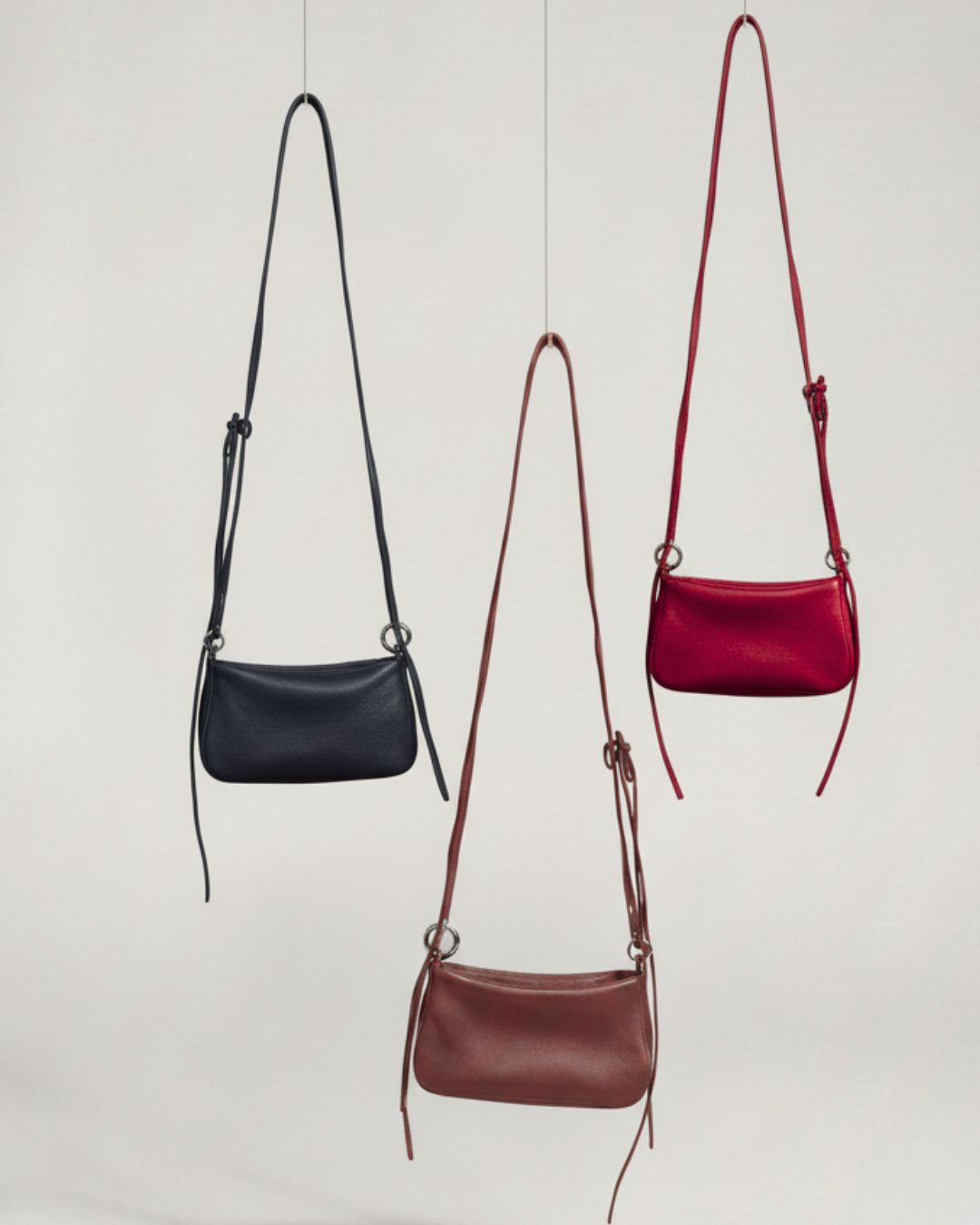 Lolita - Leather bag with strap and multiposition carabiners