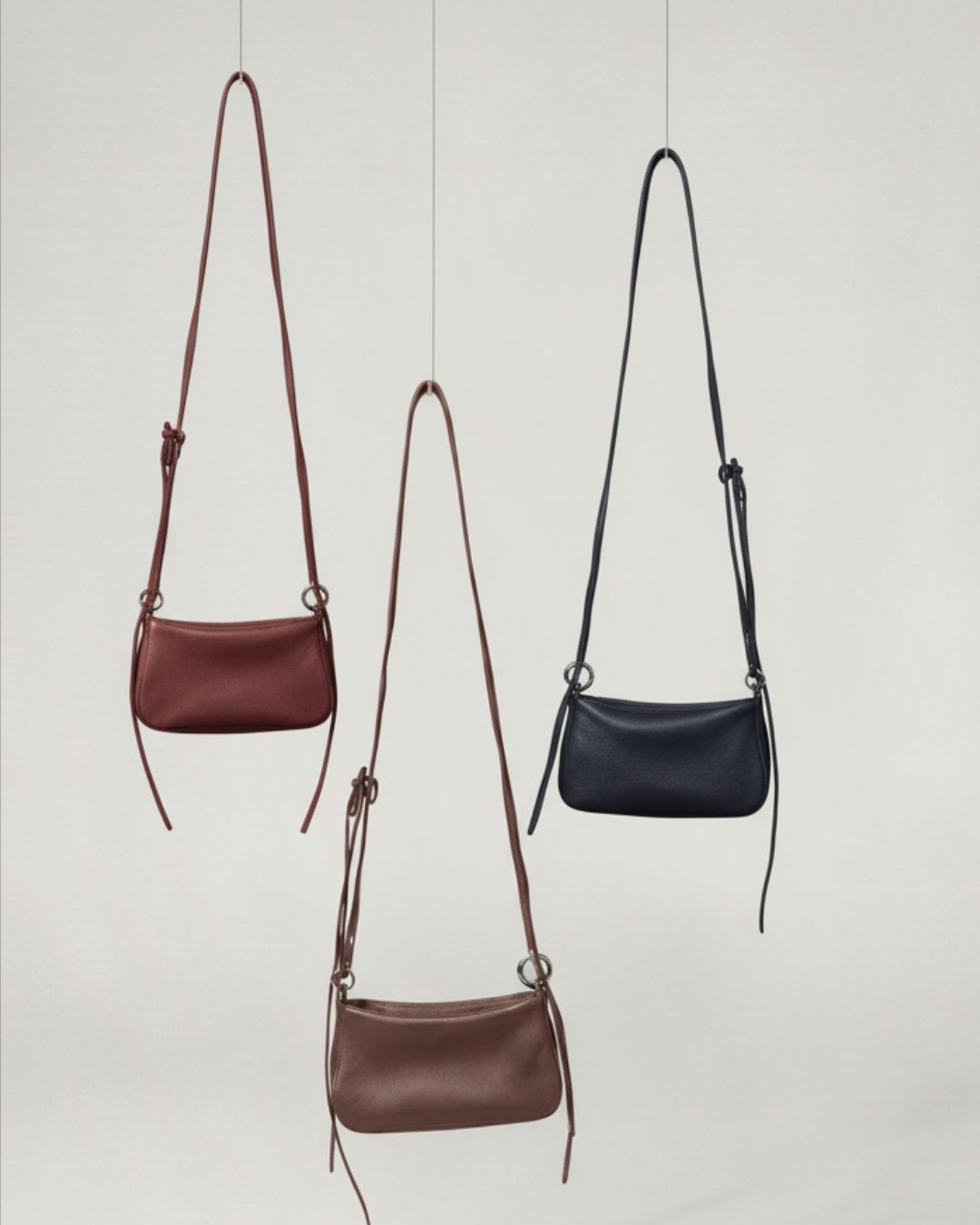 Lolita - Leather bag with strap and multiposition carabiners