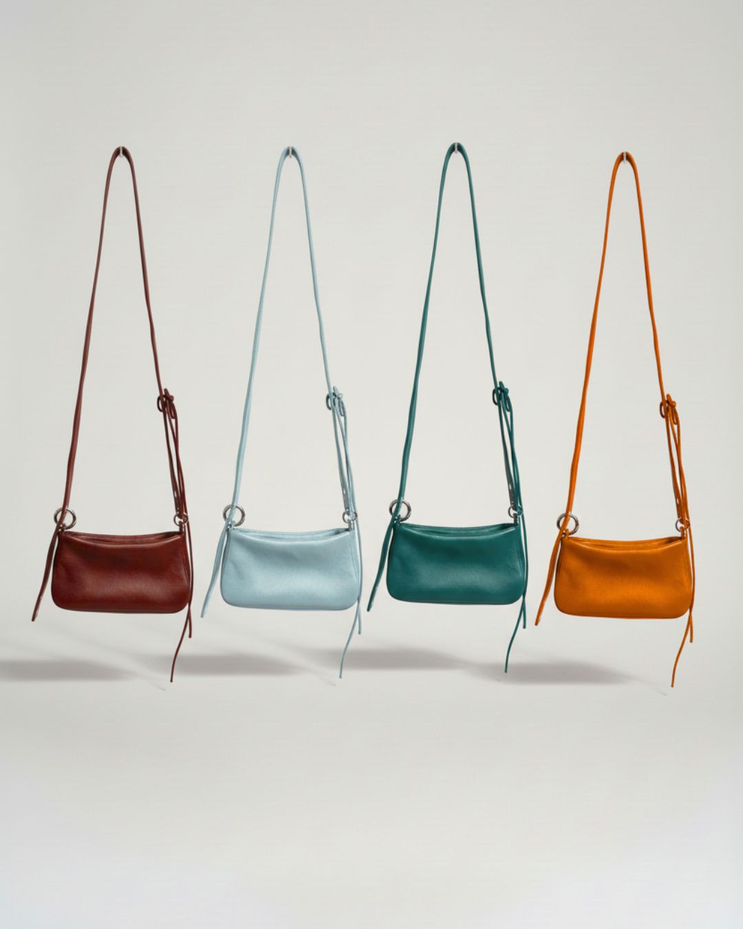 Lolita - Leather bag with strap and multiposition carabiners