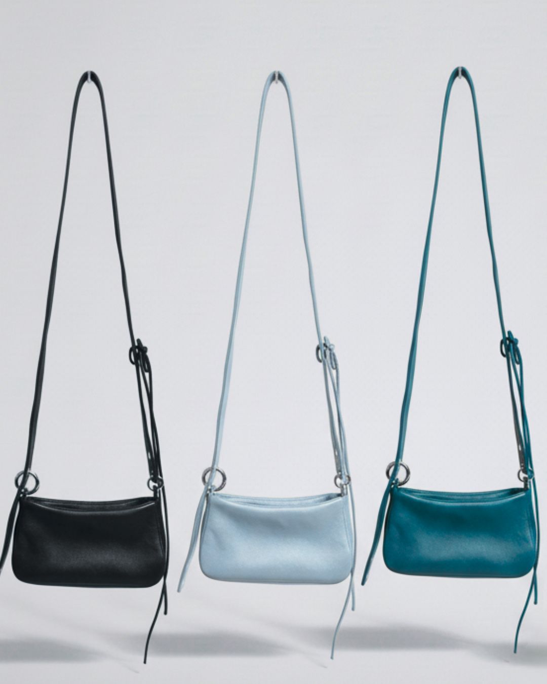 Lolita - Leather bag with strap and multiposition carabiners