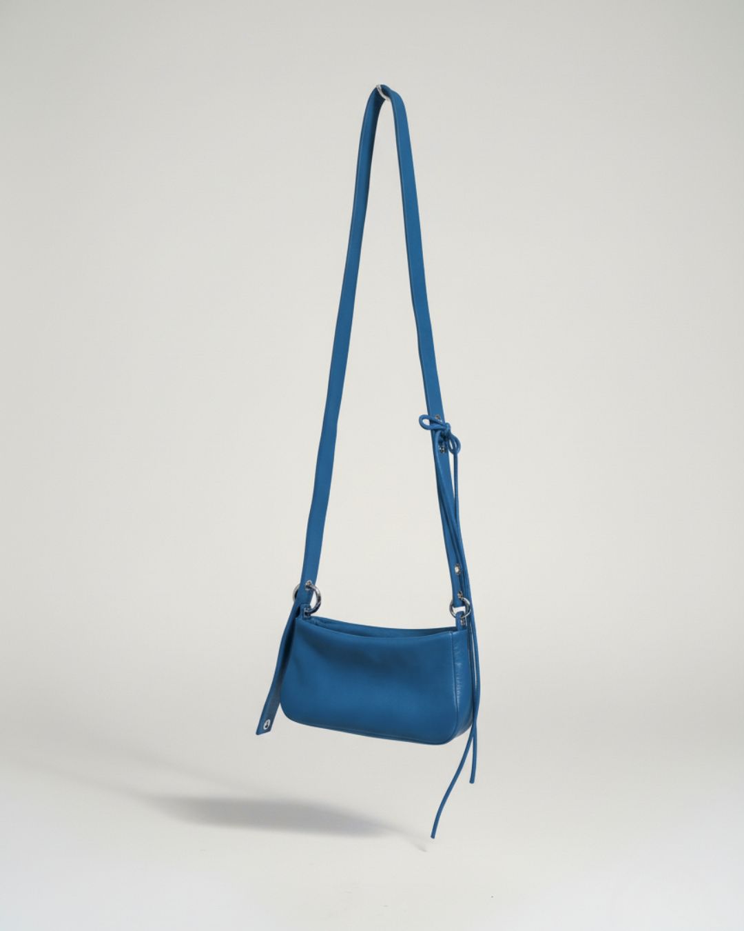 Lolita - Leather bag with strap and multiposition carabiners