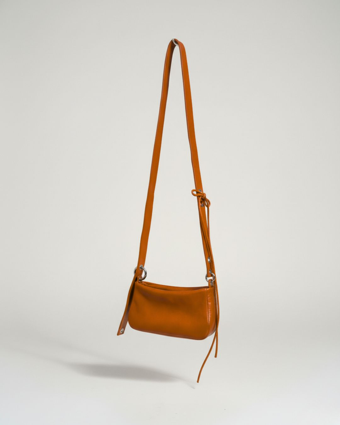 Lolita - Leather bag with strap and multiposition carabiners