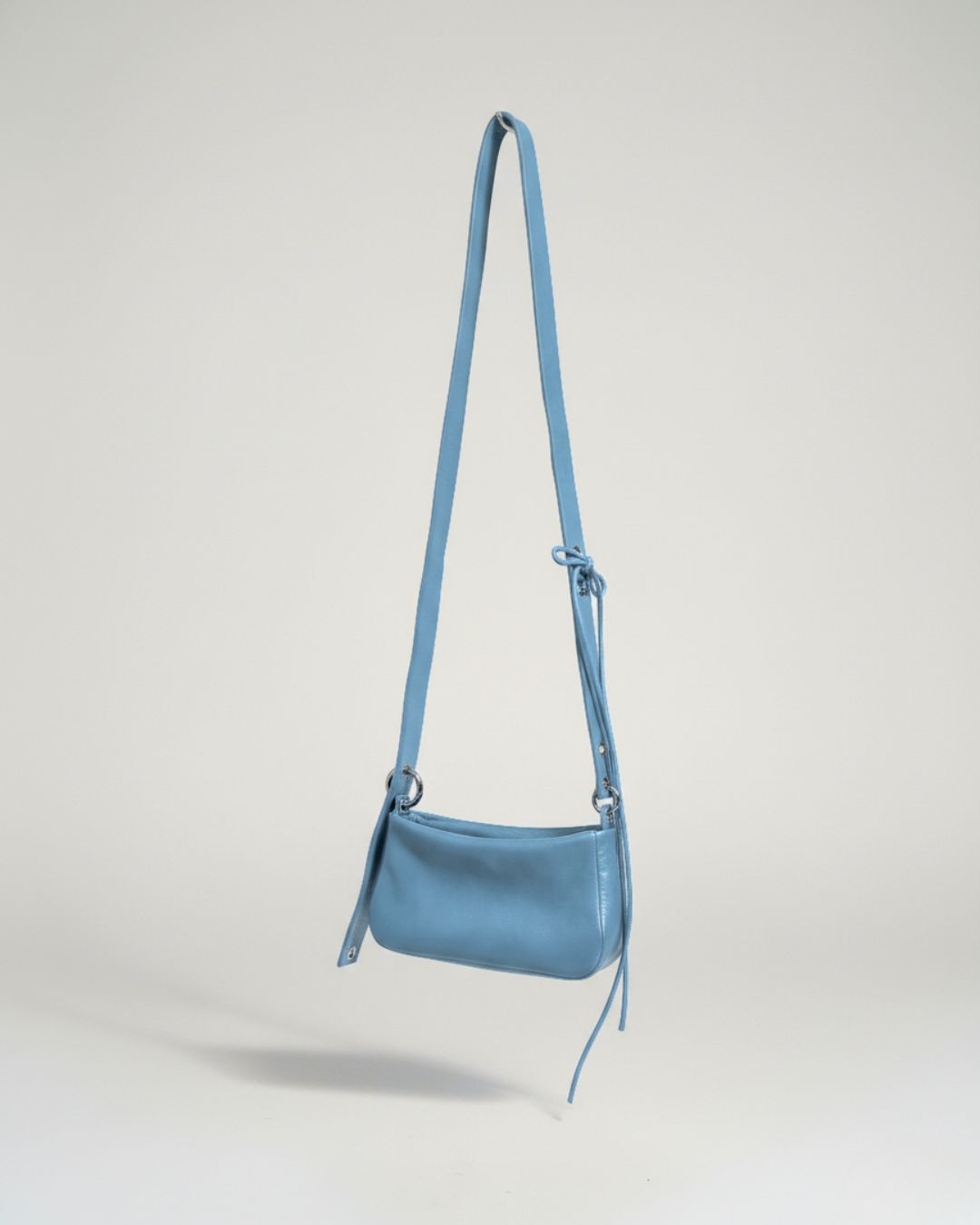 Lolita - Leather bag with strap and multiposition carabiners