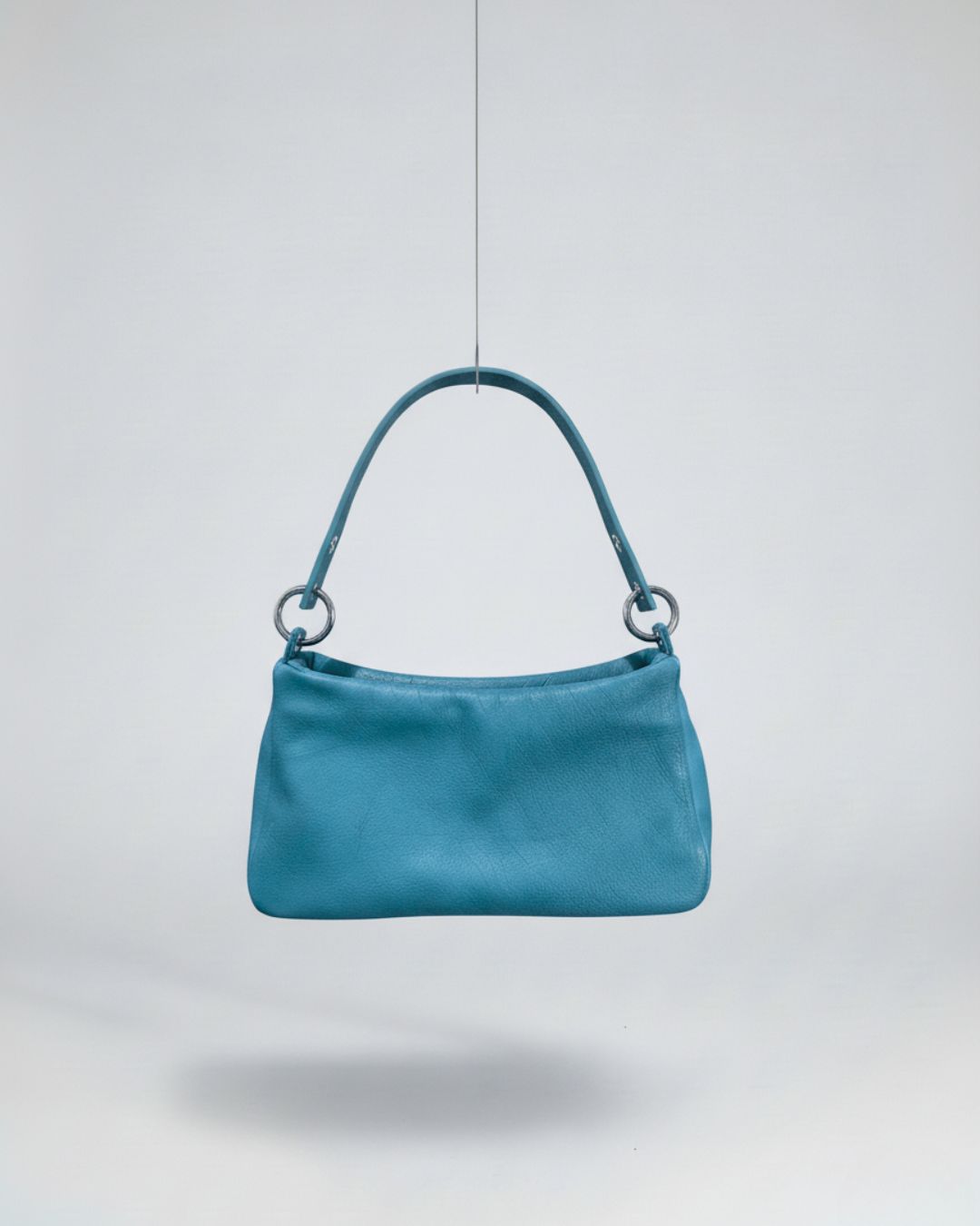 Loli - Bolso mediano en piel con correa y mosquetones multiposición