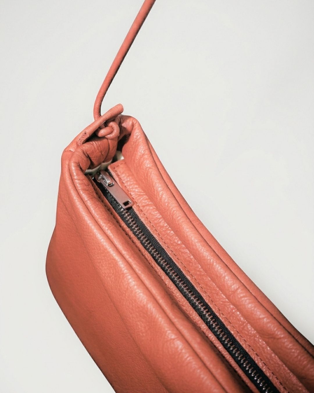 Loli - Bolso mediano en piel con cordón SS26