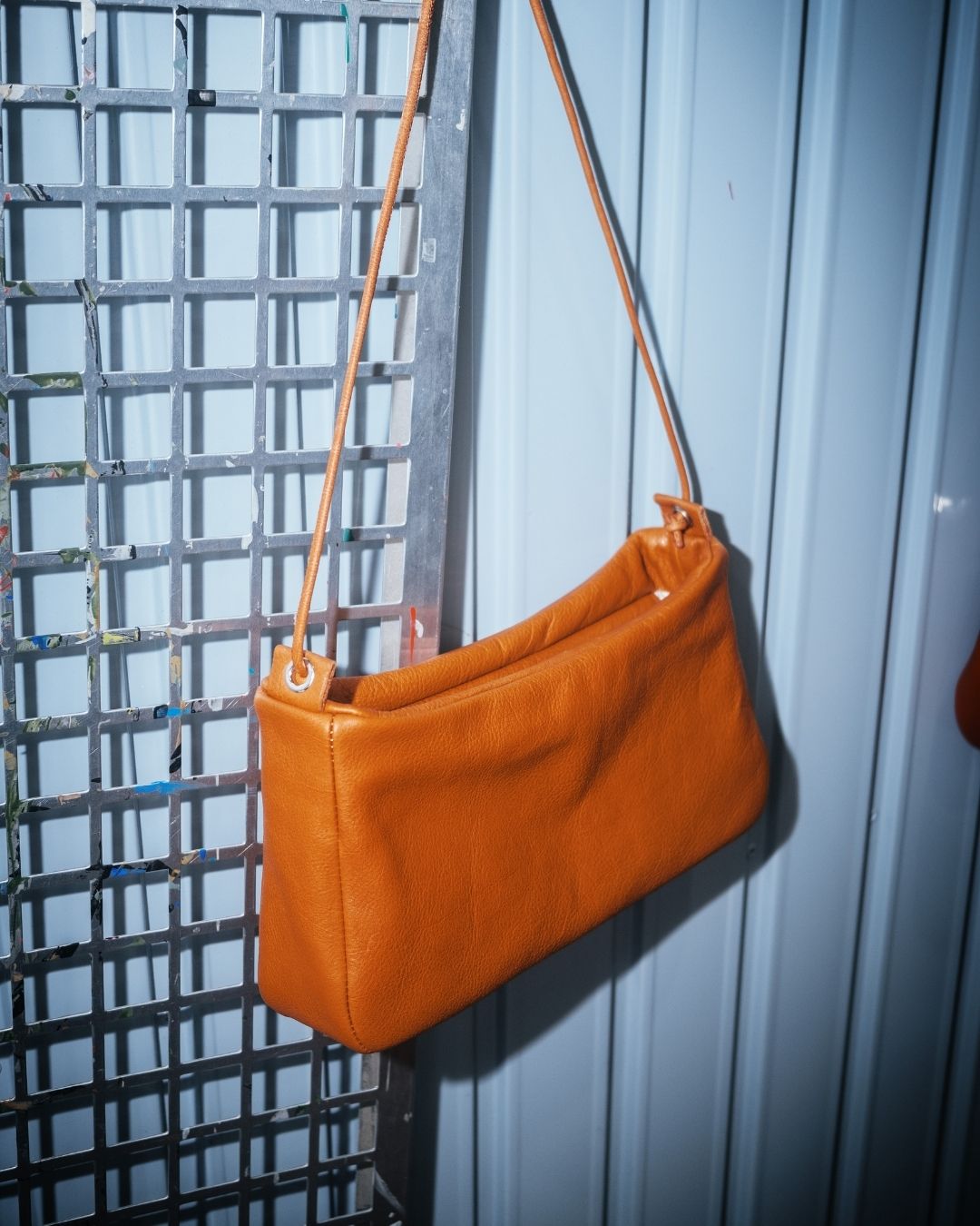 BOLSOS CON HISTORIA (RUPTURA) - Loli - Bolso mediano en piel con cordón (TARA)