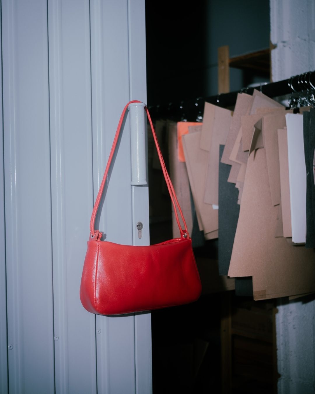 Lolita - Leather bag with strap and multiposition carabiners