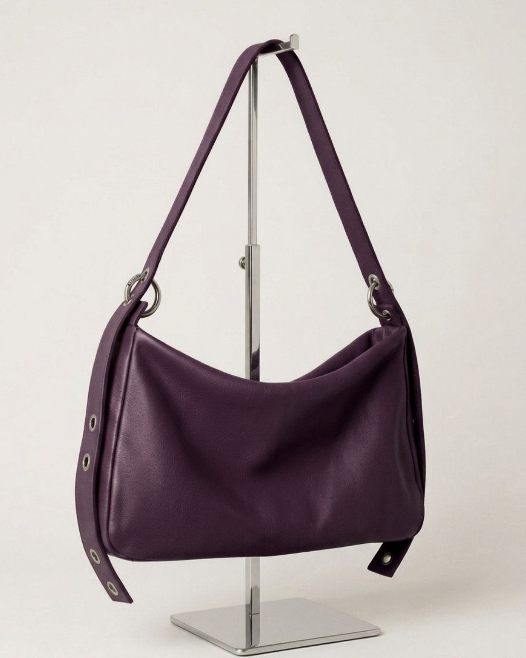 MariLoli - Large leather handbag with strap and multiposition carabiners