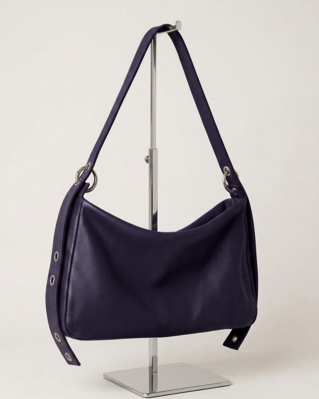 MariLoli - Large leather handbag with strap and multiposition carabiners