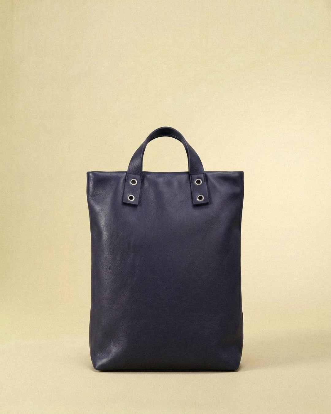 Mª Dolores - Mochila grande en piel
