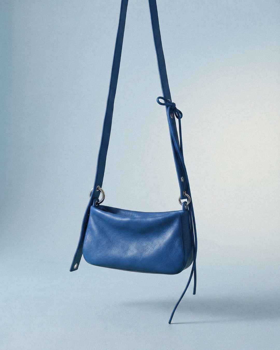 Lolita - Leather bag with strap and multiposition carabiners