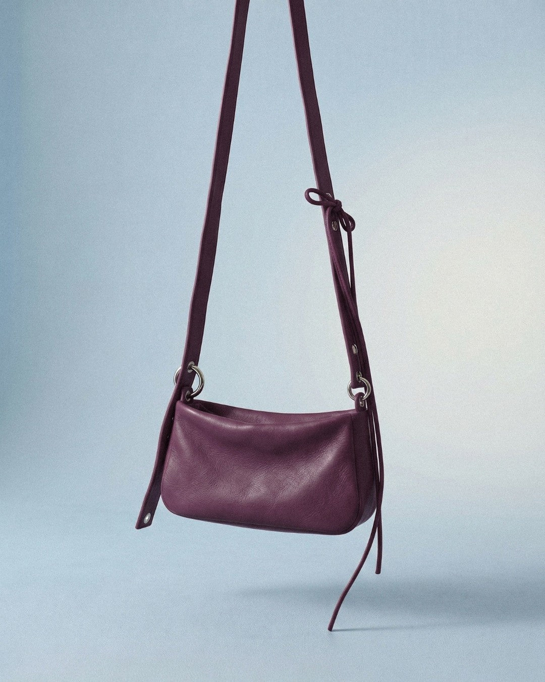 Lolita - Leather bag with strap and multiposition carabiners