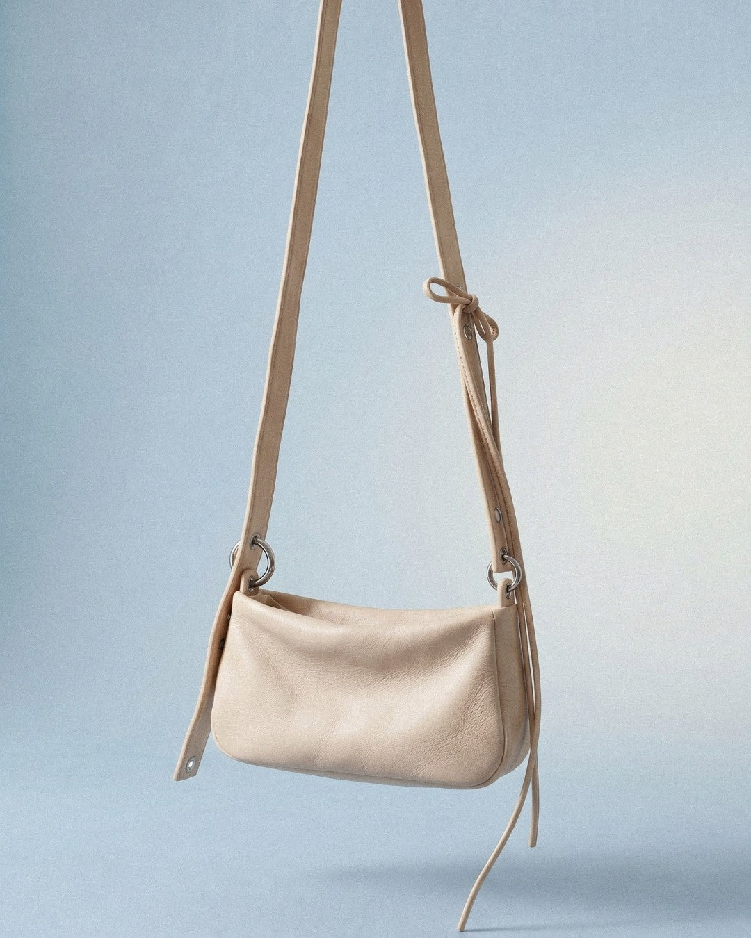 Lolita - Leather bag with strap and multiposition carabiners