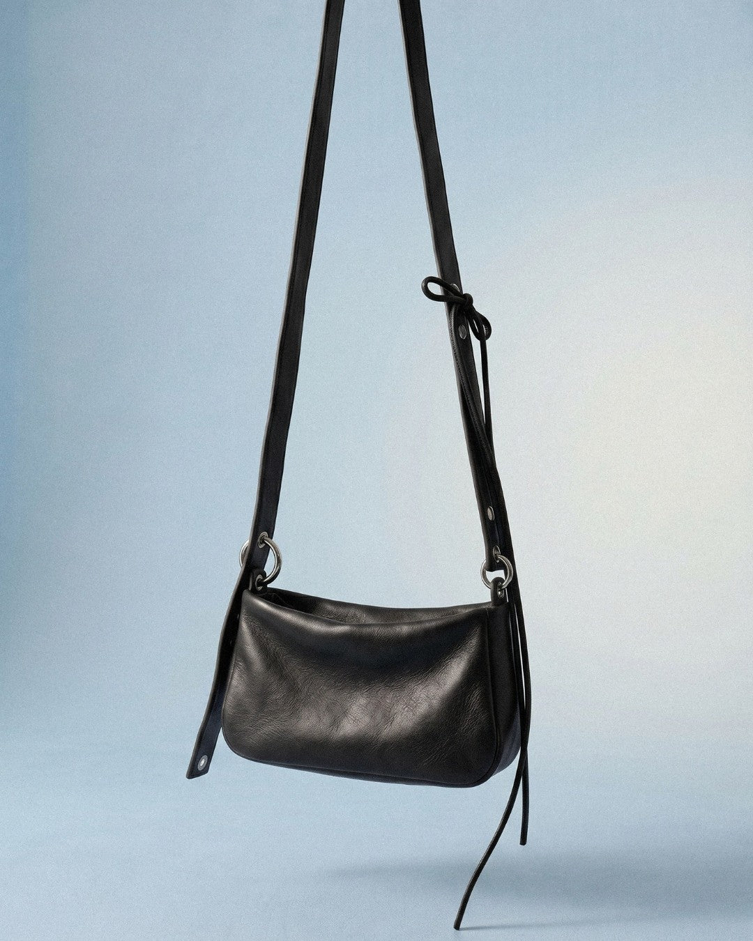 Lolita - Leather bag with strap and multiposition carabiners