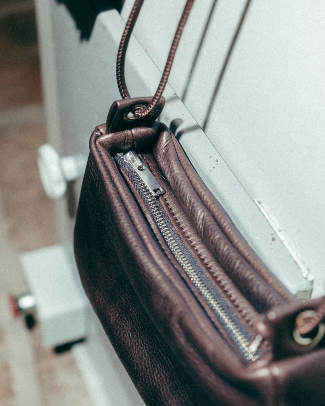 Loli - Bolso mediano en piel con cordón - La Inesperada