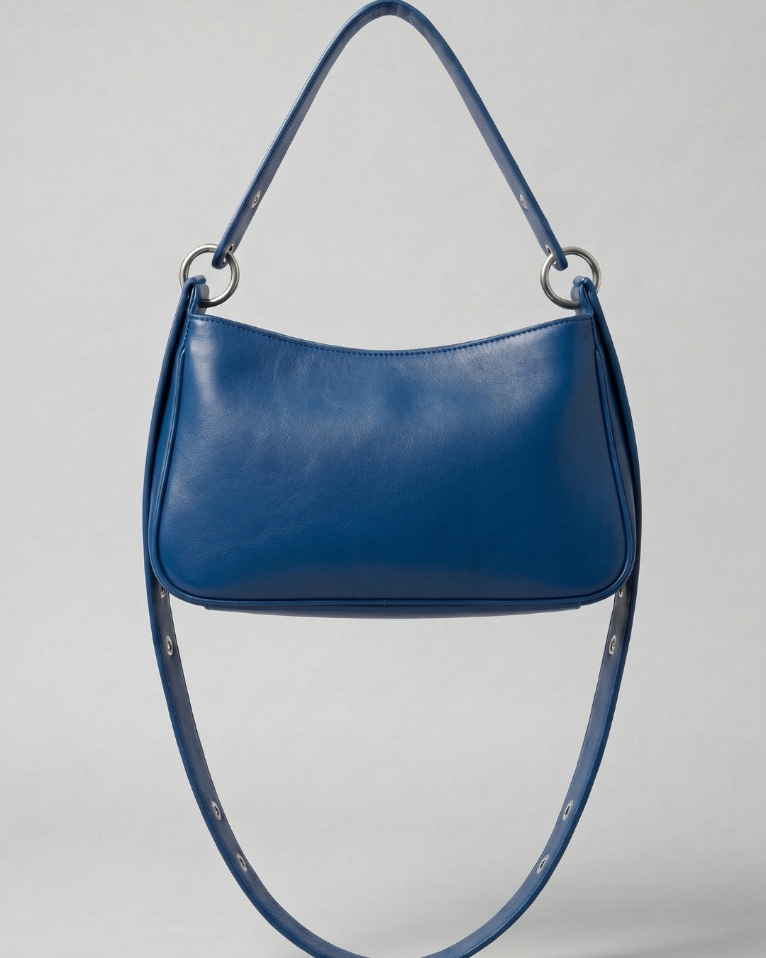 Loli - Medium leather handbag with strap and multiposition carabiners