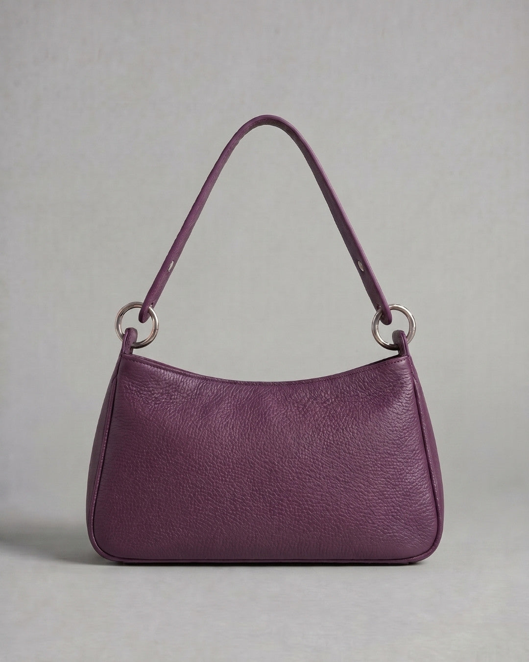 Loli - Medium leather handbag with strap and multiposition carabiners