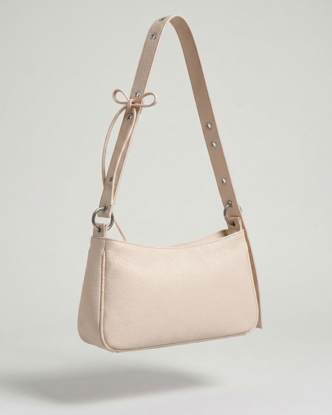 Loli - Medium leather handbag with strap and multiposition carabiners