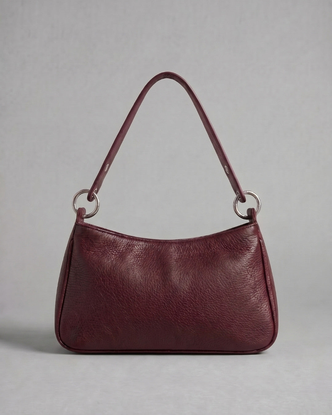 Loli - Medium leather handbag with strap and multiposition carabiners