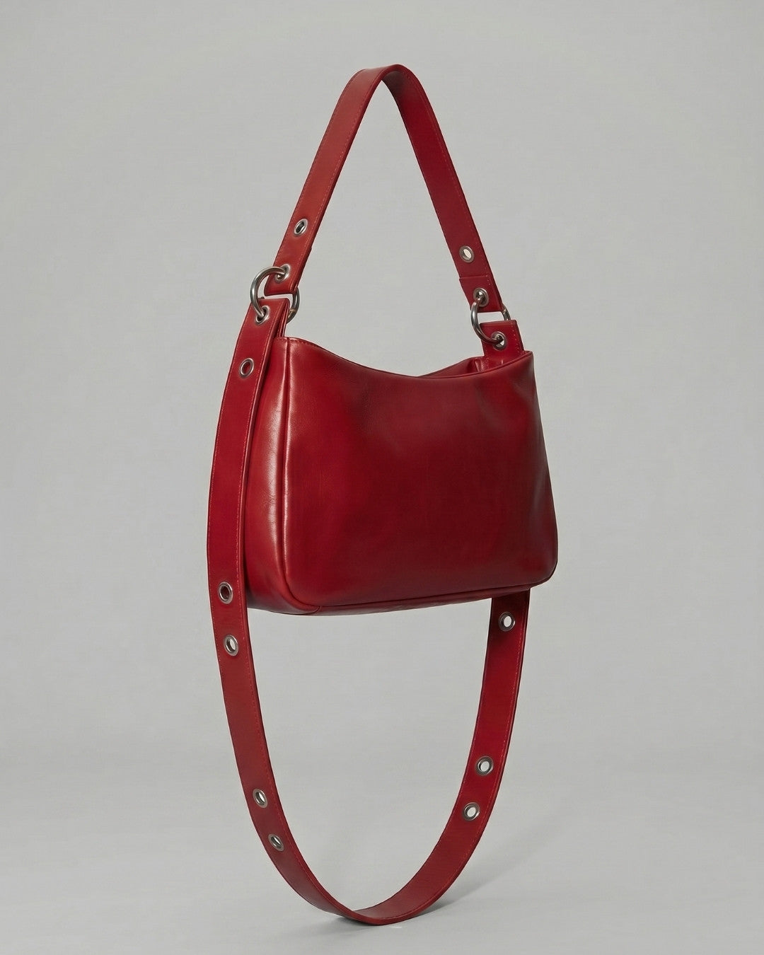 Loli - Medium leather handbag with strap and multiposition carabiners