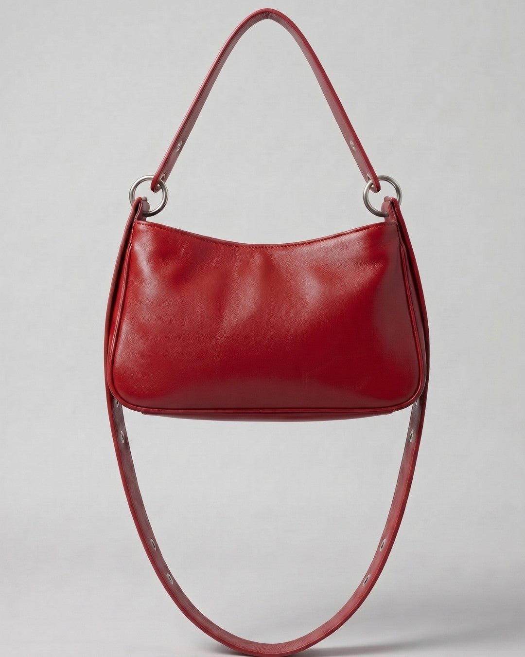 Loli - Medium leather handbag with strap and multiposition carabiners