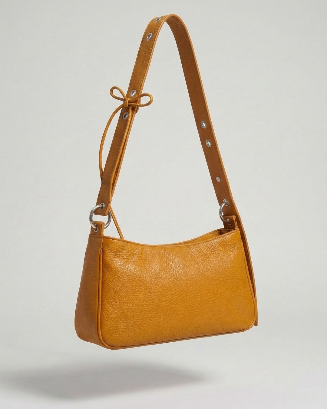 Loli - Medium leather handbag with strap and multiposition carabiners