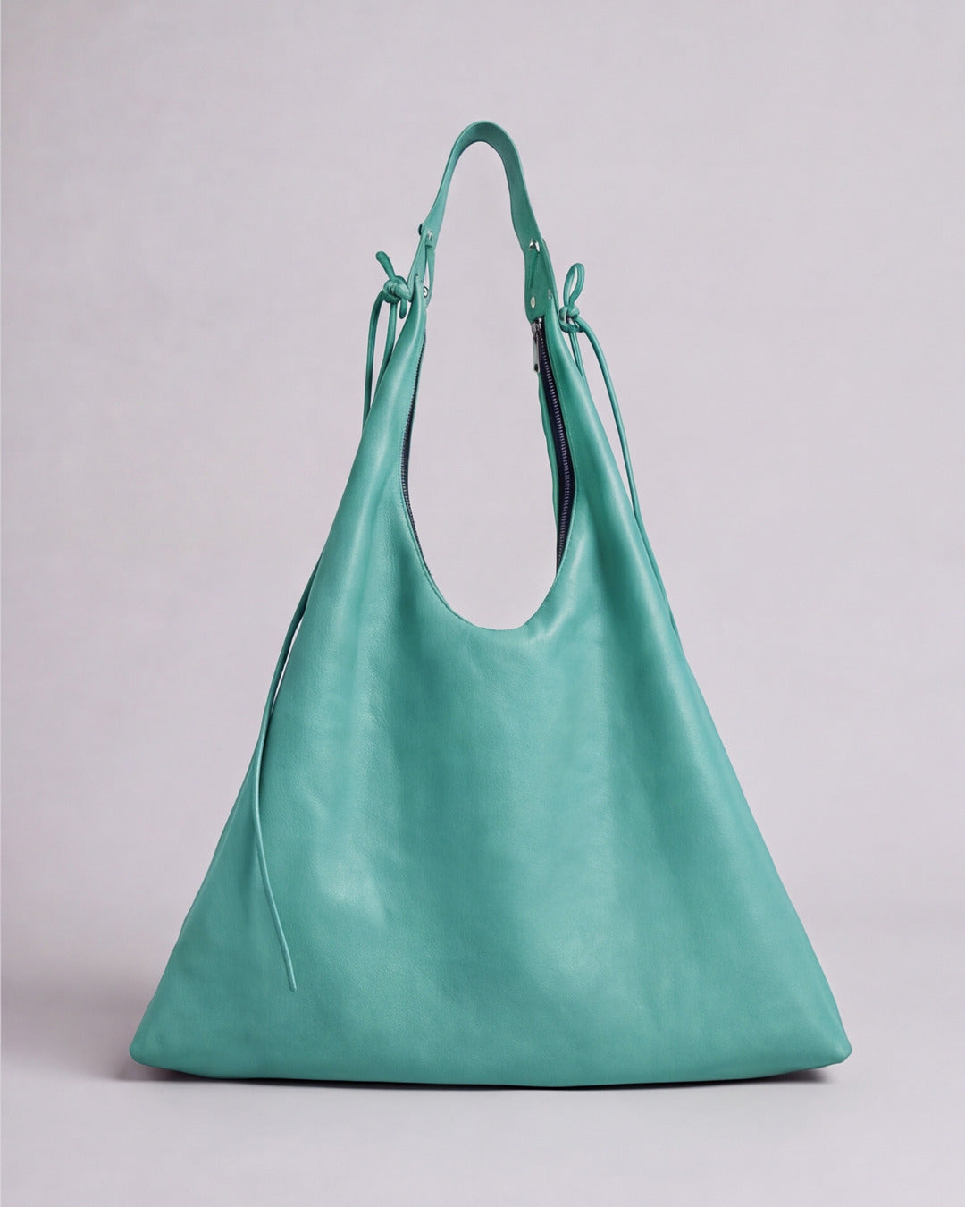 Doña Lola - Bolso grande XL en piel aguamarina — Labienhecha