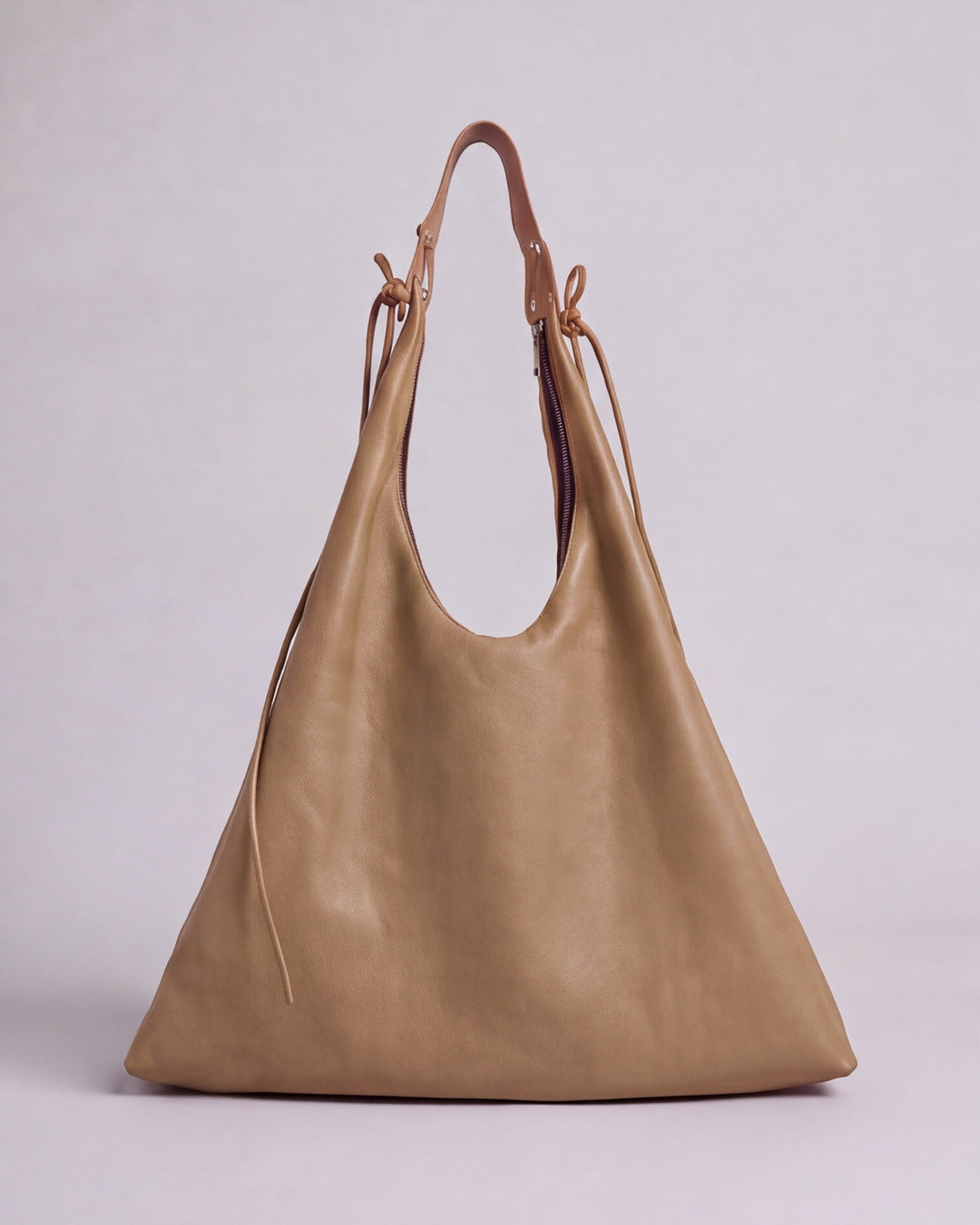 Doña Lola - Bolso grande XL en piel arena oscuro — Labienhecha