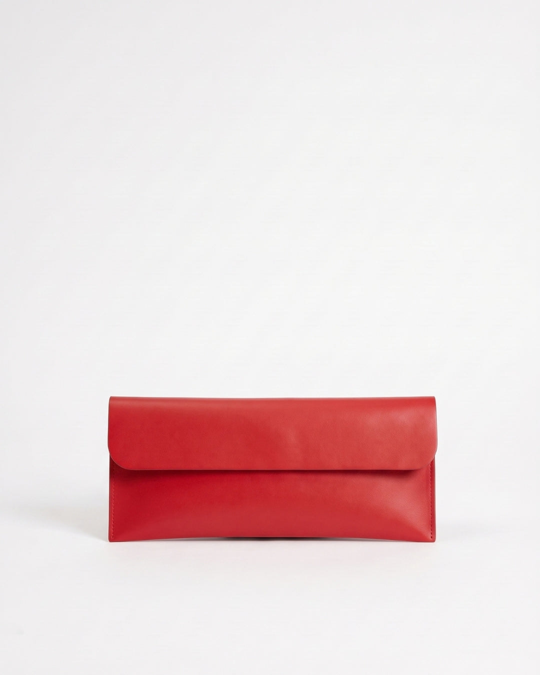 Antonina en piel Rojo · bolso con solapa de piel de curtición vegetal, hecho a mano en Málaga · Labienhecha