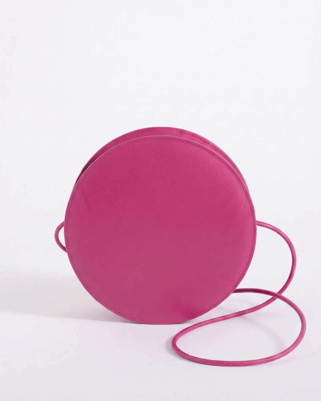 Marcela in Strawberry leather · round bag in vegetable-tanned leather, handmade in Málaga · Labienhecha