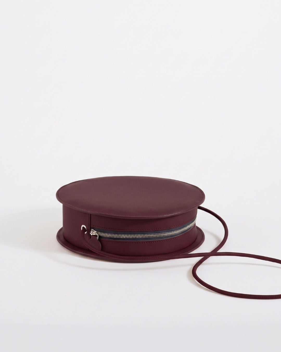 Marcela in Wine leather · round bag in vegetable-tanned leather, handmade in Málaga · Labienhecha