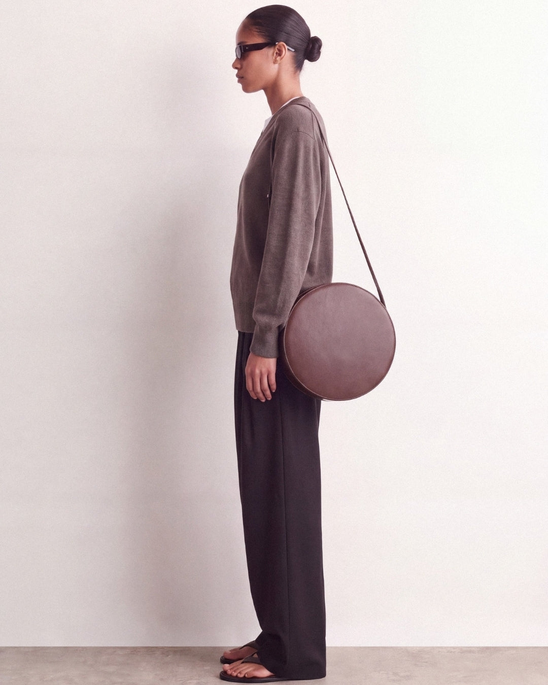 Marcela in Wine leather · round bag in vegetable-tanned leather, handmade in Málaga · Labienhecha