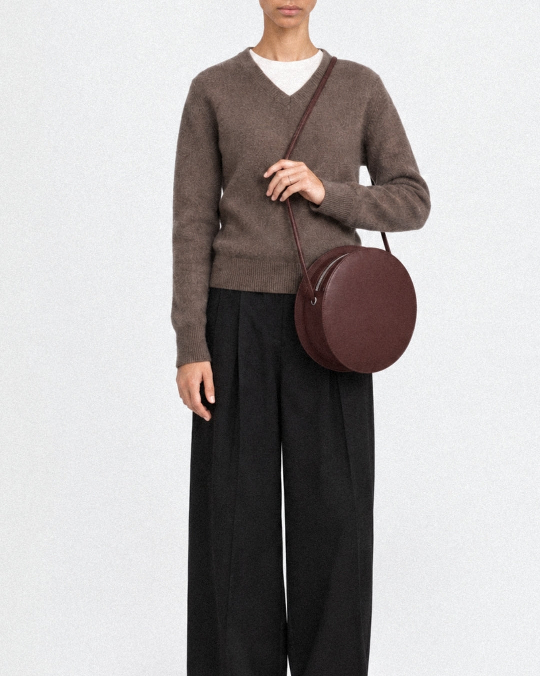Marcela in Wine leather · round bag in vegetable-tanned leather, handmade in Málaga · Labienhecha