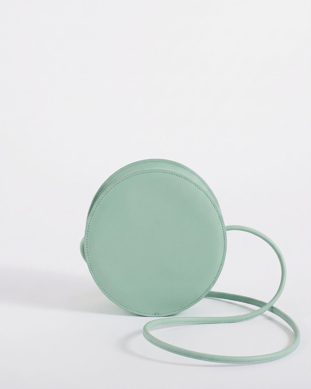 Marcelina in Jade leather · round bag in vegetable-tanned leather, handmade in Málaga · Labienhecha