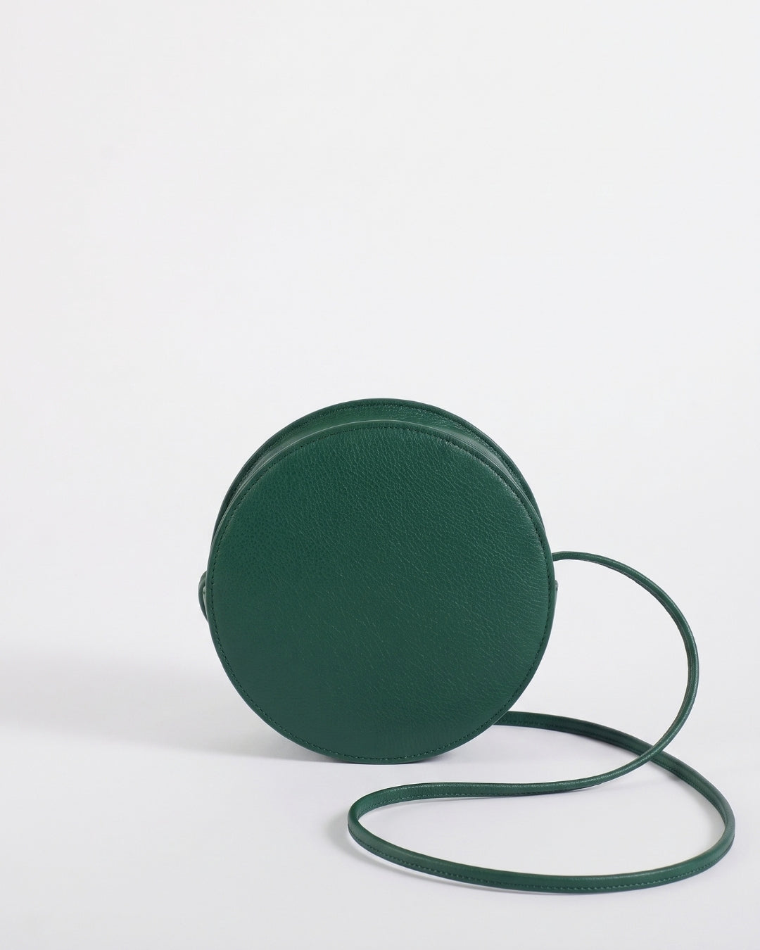 Marcelina in Green Hope leather · round bag in vegetable-tanned leather, handmade in Málaga · Labienhecha