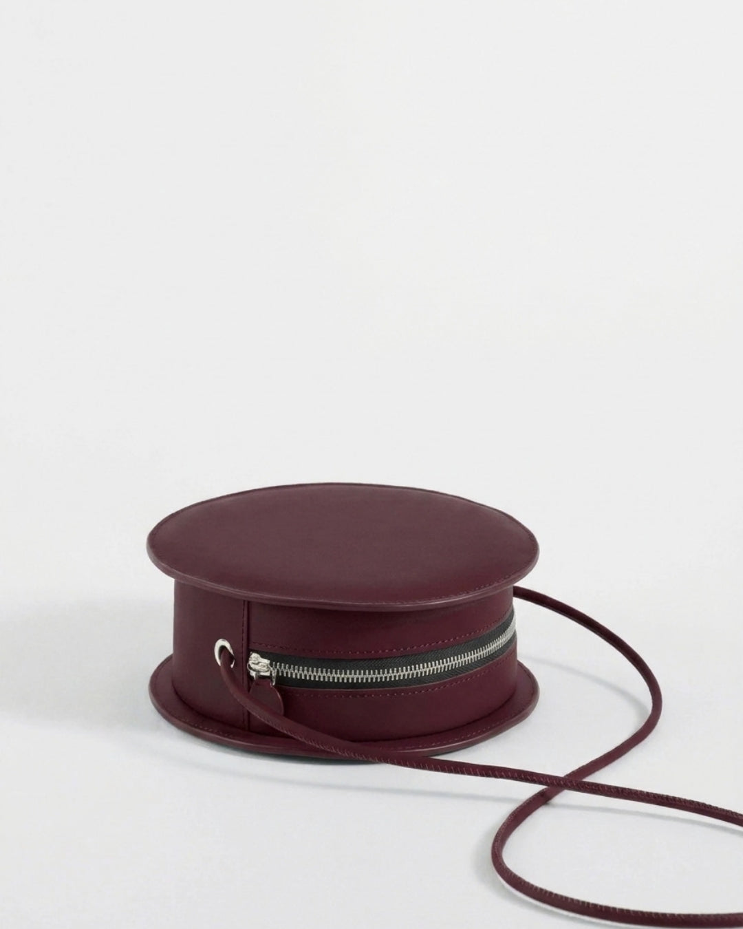 Marcelina in Wine leather · round bag in vegetable-tanned leather, handmade in Málaga · Labienhecha