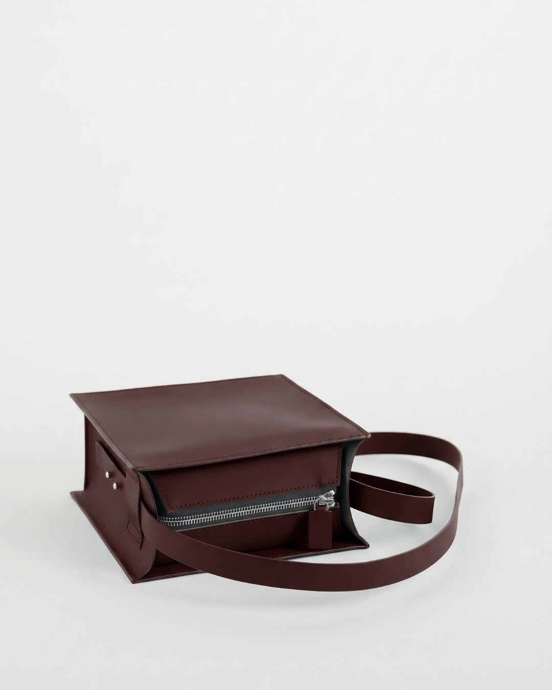 Sofía Hija in Chocolate leather · medium bag in vegetable-tanned leather, handmade in Málaga · Labienhecha