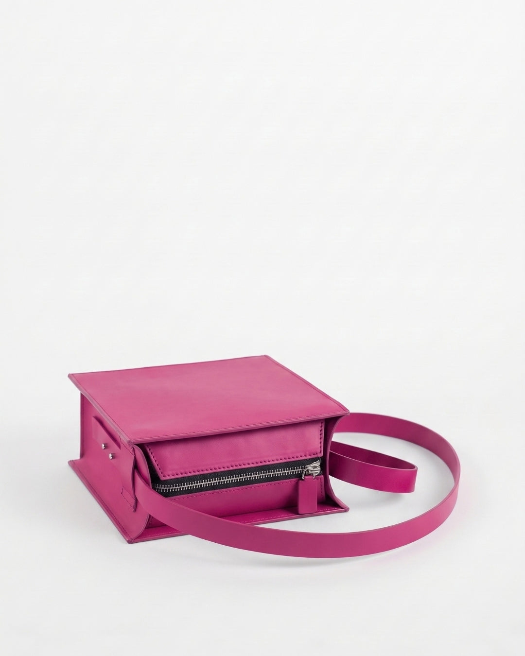 Sofía Hija in Strawberry leather · medium bag in vegetable-tanned leather, handmade in Málaga · Labienhecha
