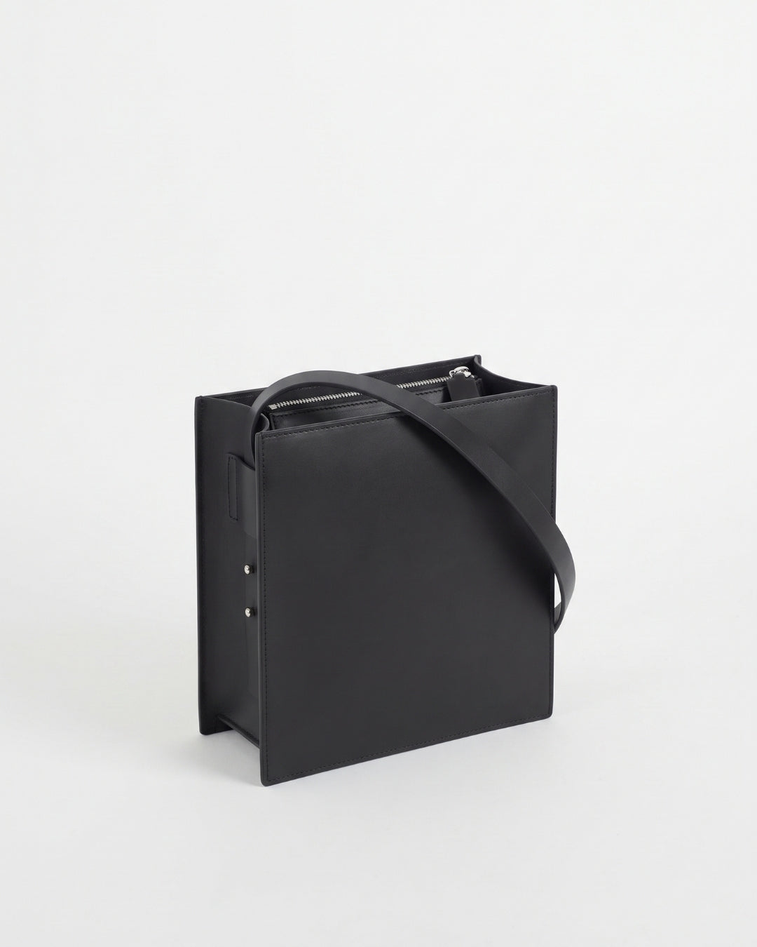 Sofía Hija in Black leather · medium bag in vegetable-tanned leather, handmade in Málaga · Labienhecha
