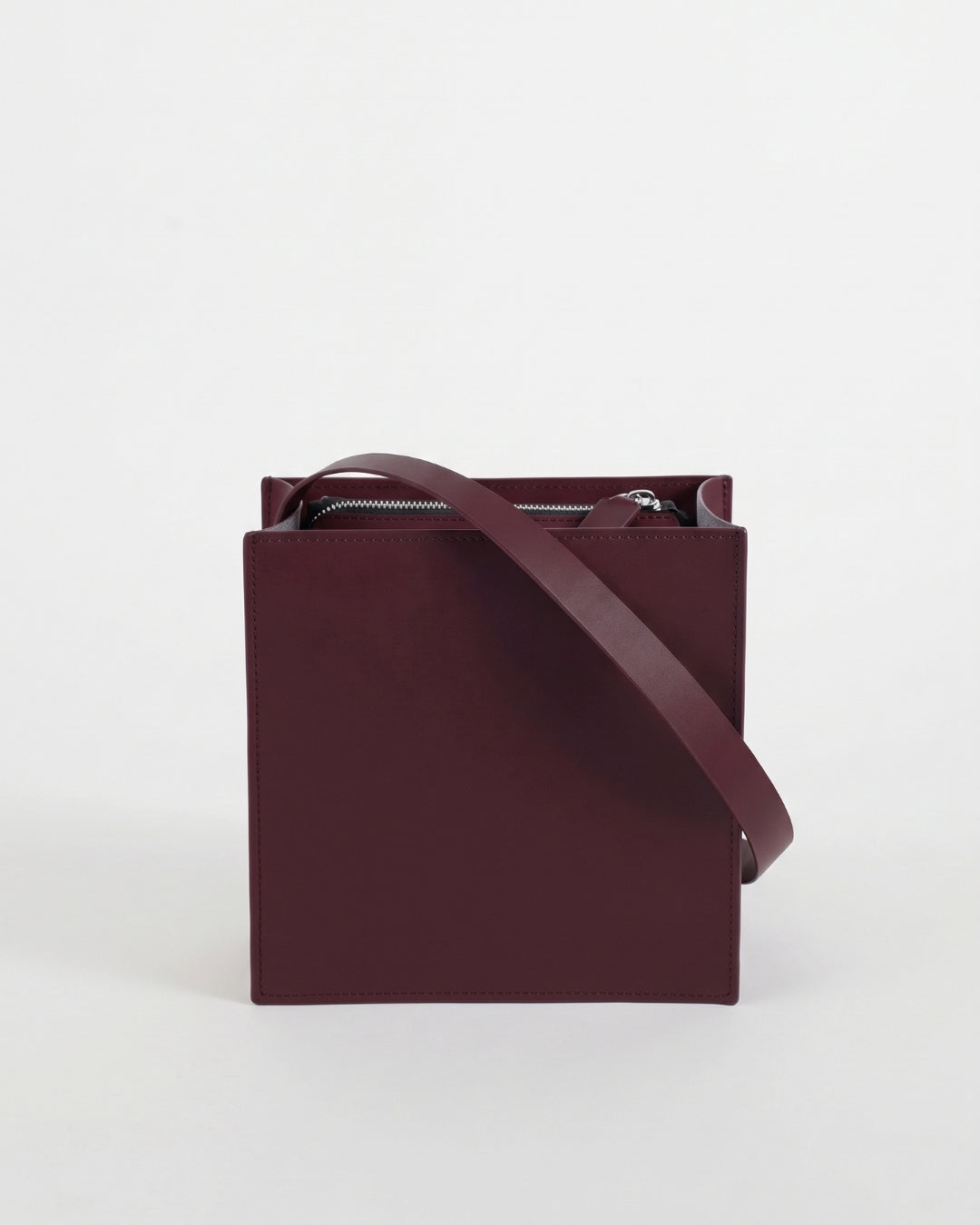 Sofía Hija in Wine leather · medium bag in vegetable-tanned leather, handmade in Málaga · Labienhecha