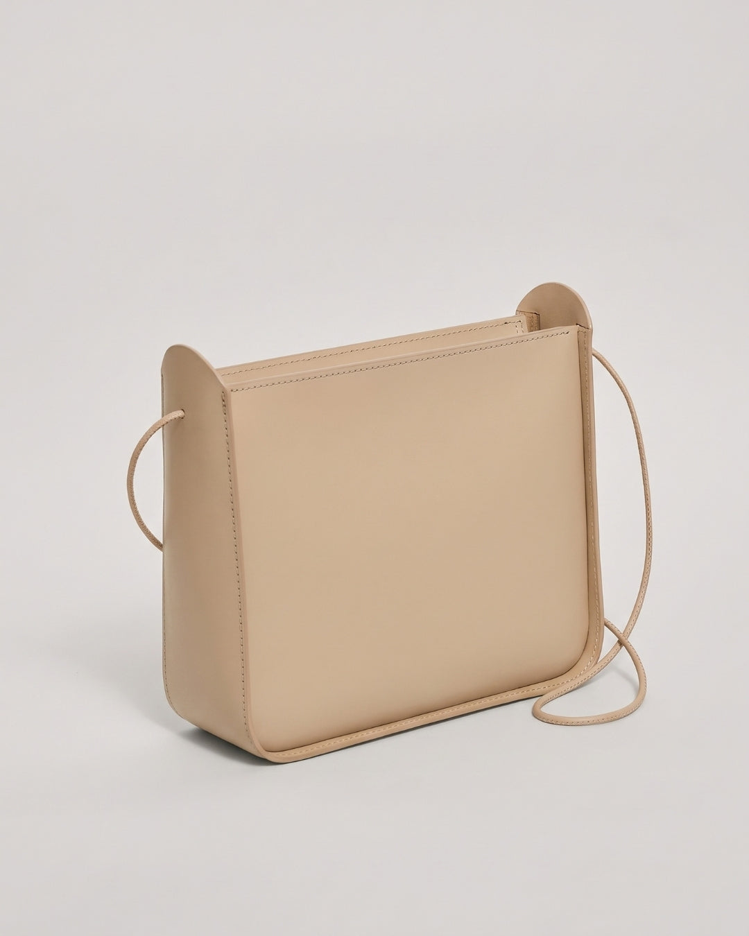 Ximena in Pearl Gray leather · medium bag in vegetable-tanned leather, handmade in Málaga · Labienhecha