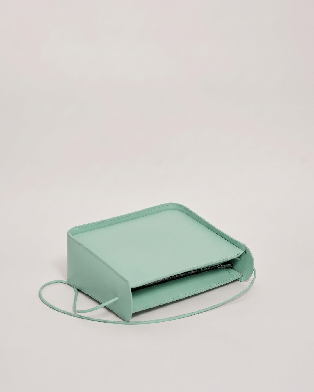 Ximena in Jade leather · medium bag in vegetable-tanned leather, handmade in Málaga · Labienhecha