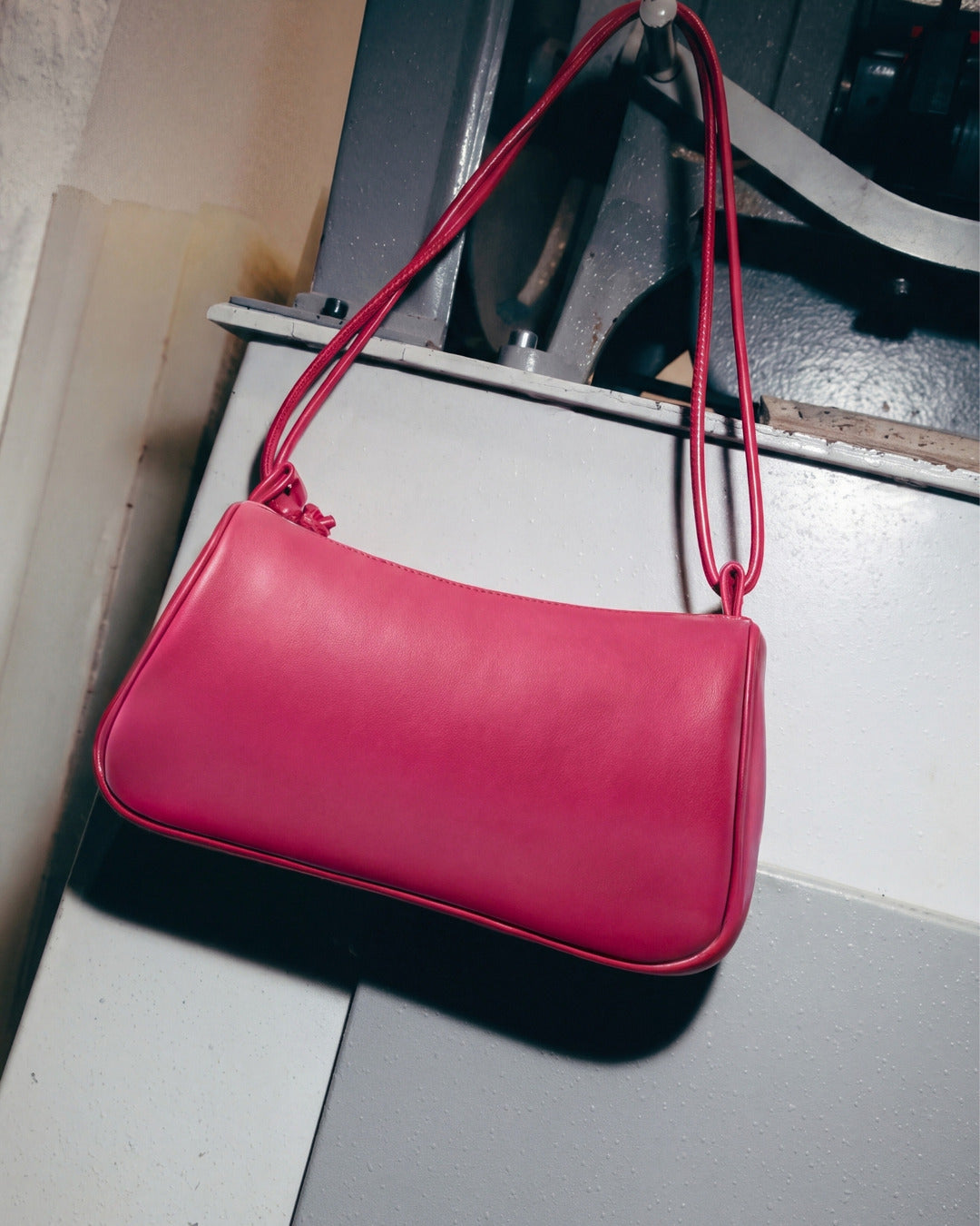 LOLITA · Bolso en piel con cordón Fresa Hidro · Labienhecha