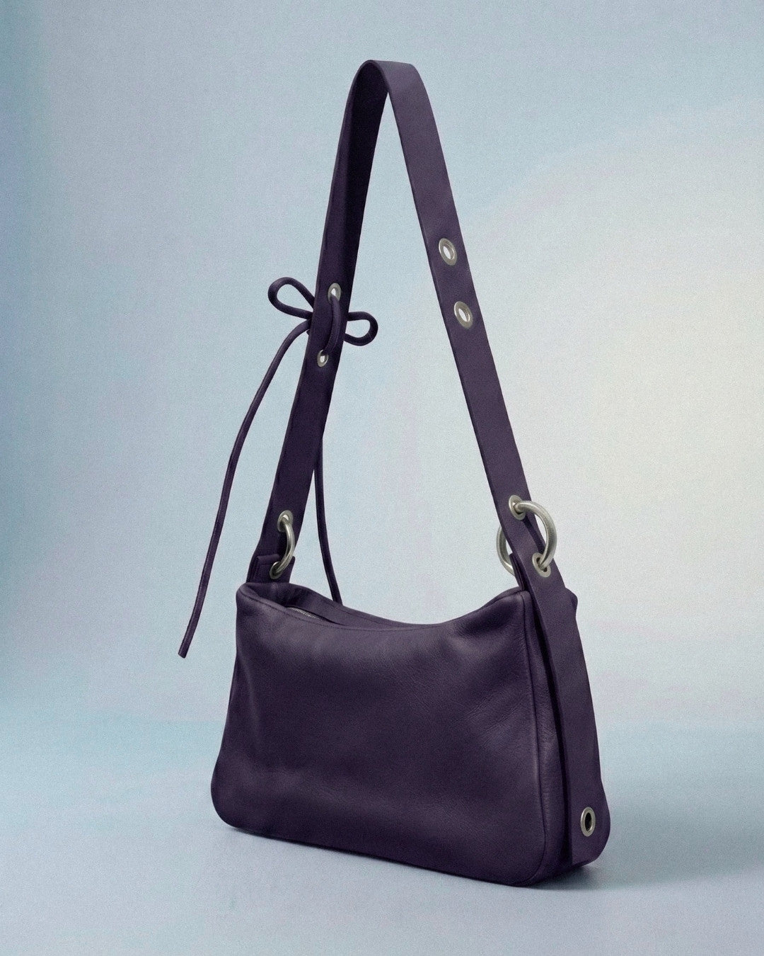 MariLoli - Large leather handbag with strap and multiposition carabiners