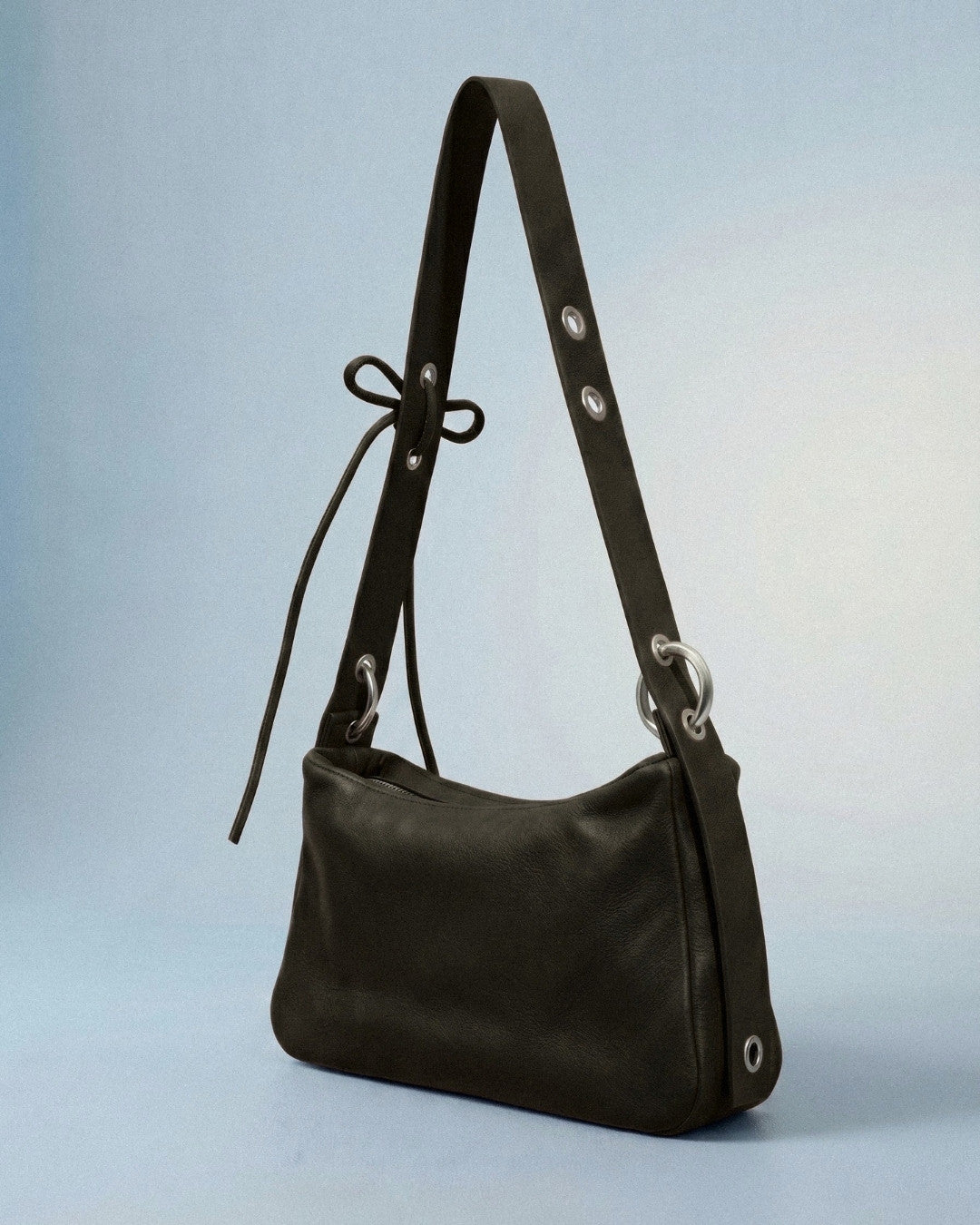 MariLoli - Large leather handbag with strap and multiposition carabiners