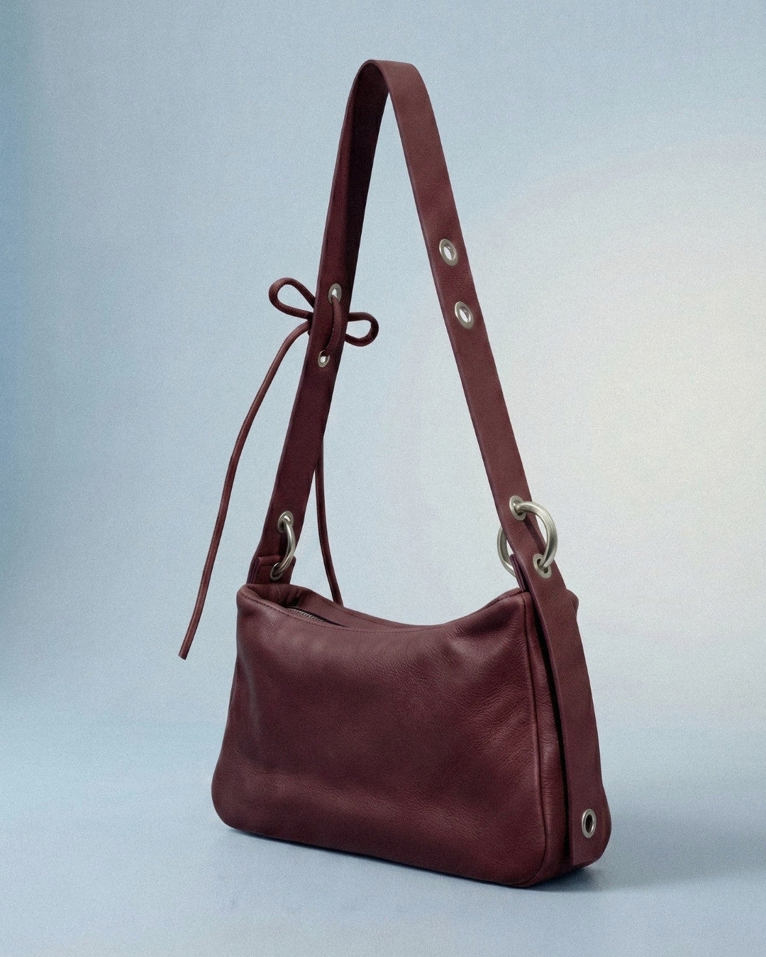 MariLoli - Large leather handbag with strap and multiposition carabiners