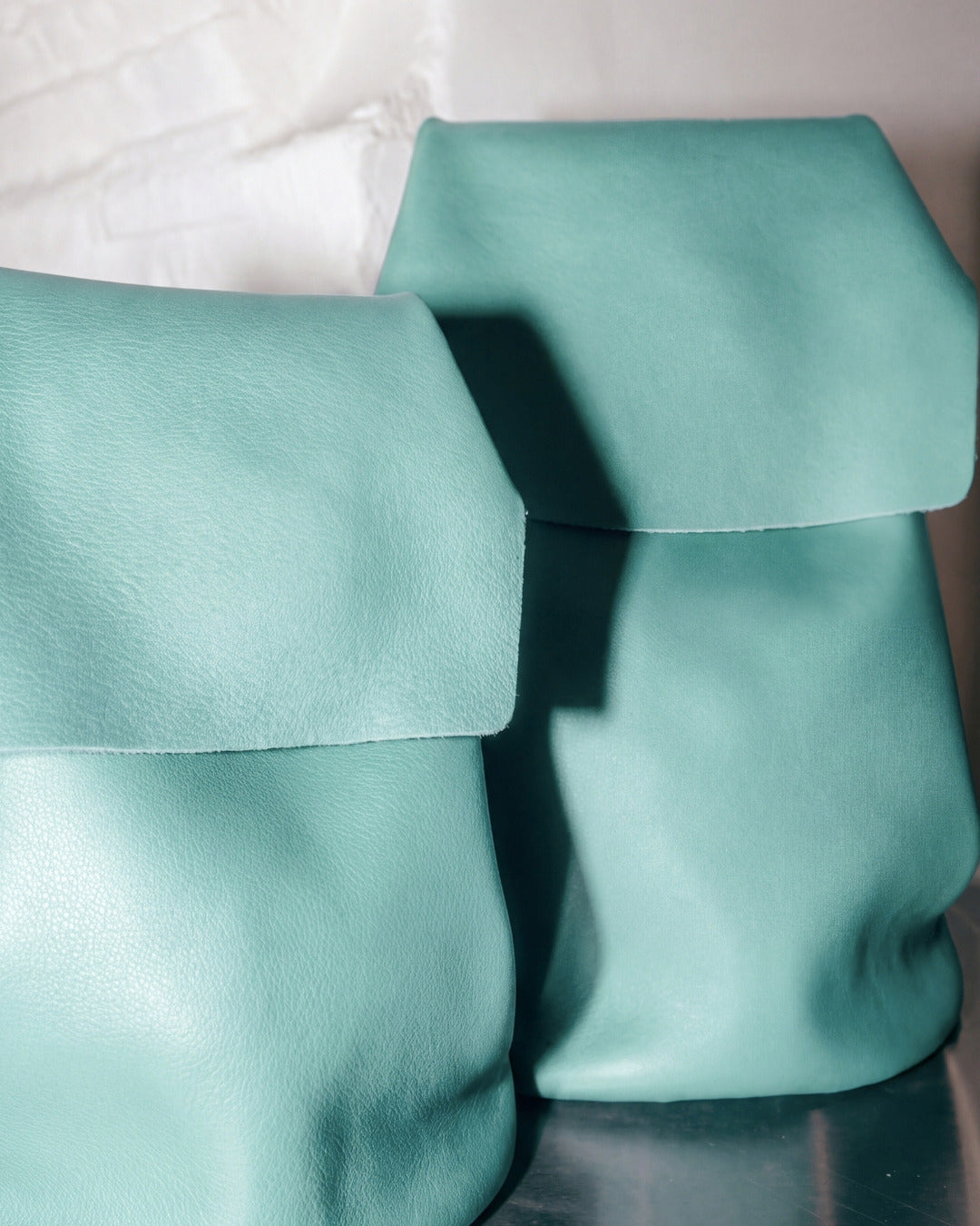MOCHILAS IRENE · Mochilas en piel Aguamarina Hidro · Labienhecha