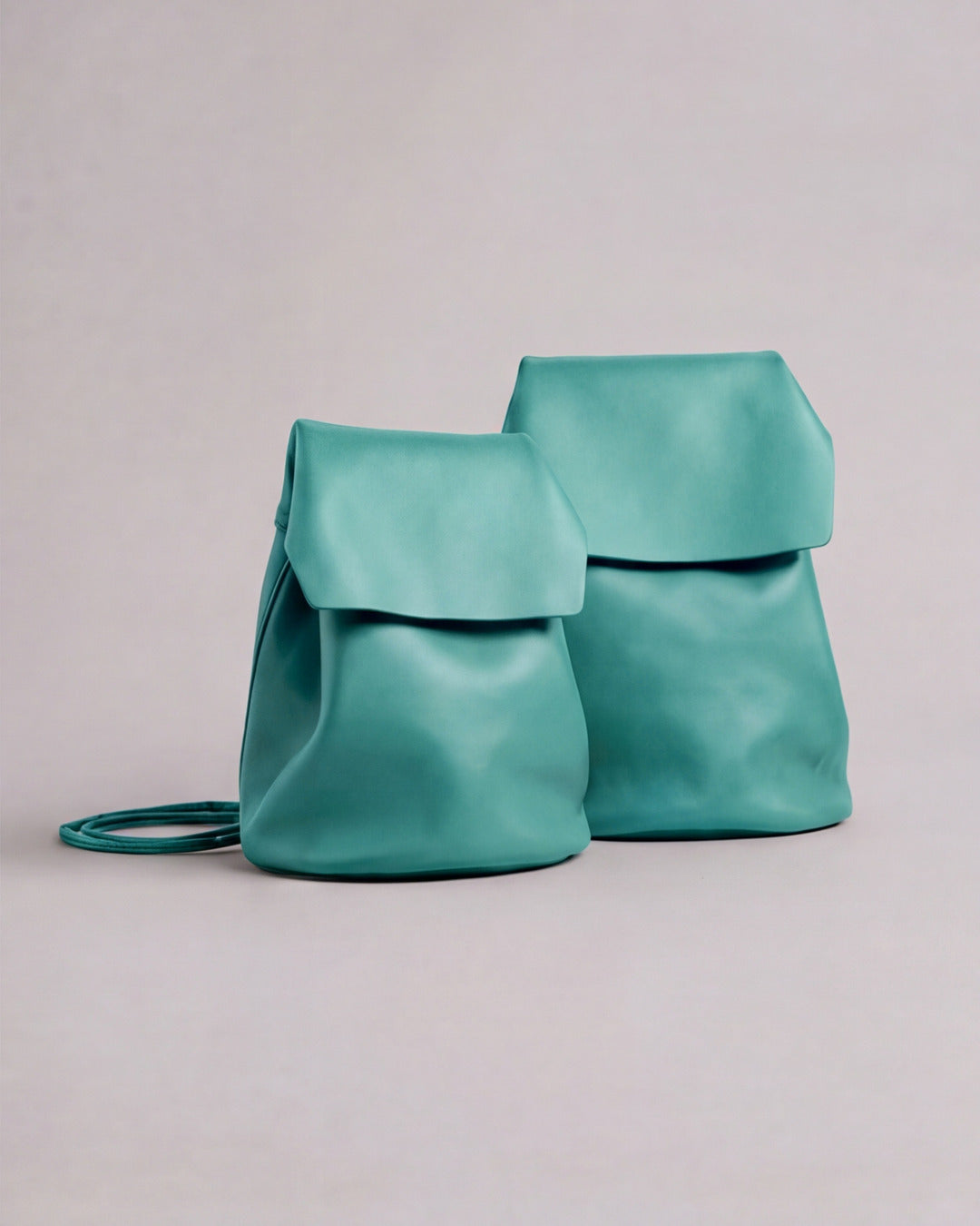 Mochilas Irene en piel aguamarina — Labienhecha