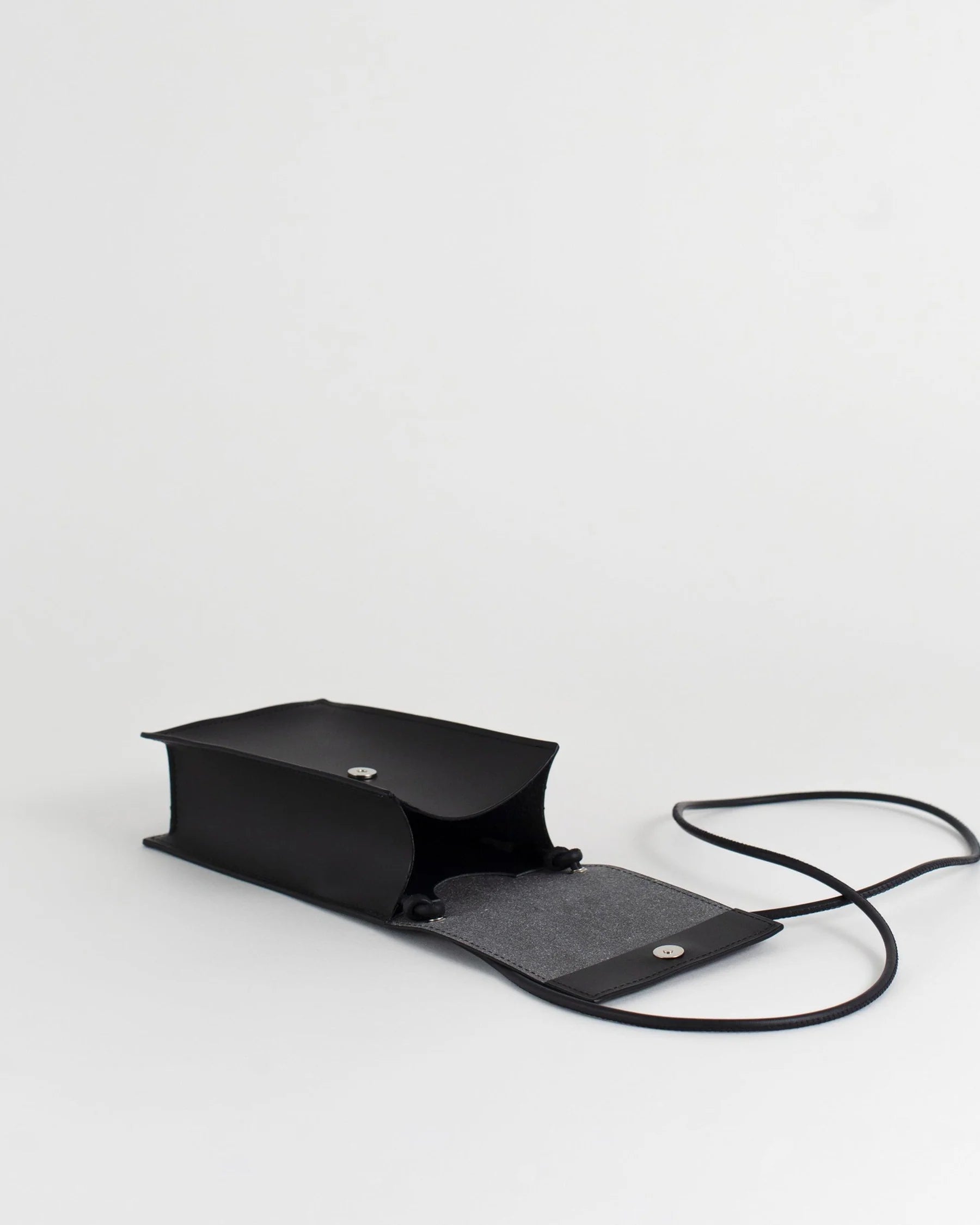 BOLSOS CON HISTORIA (RUPTURA) - Paca Negro Mate (T38, T29)