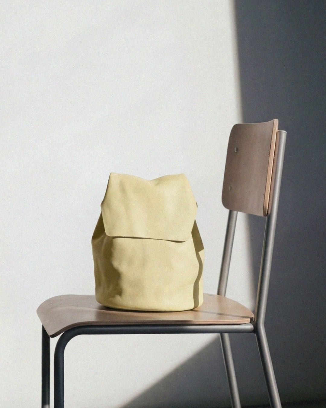Mini mochila de piel de la colección SS26 Colores y Flores de Labienhecha